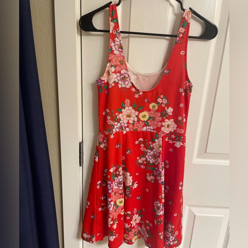 Red dress - Picture 2 of 3